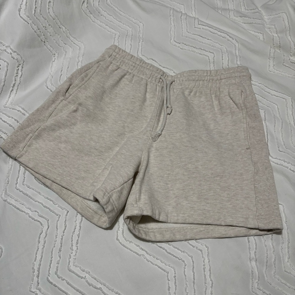 Aritzia TNA Boyfriend Shorts